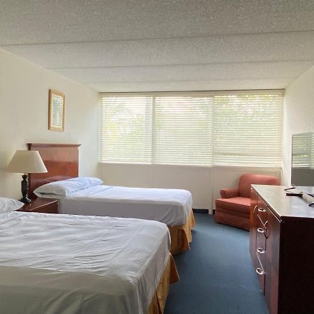 Miami Gardens Inn & Suites Golden Glades Экстерьер фото