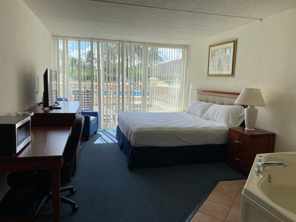 Miami Gardens Inn & Suites Golden Glades Экстерьер фото