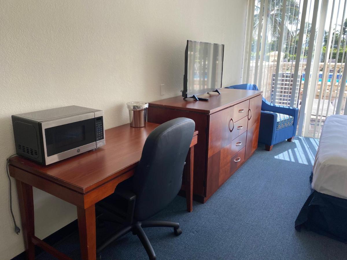 Miami Gardens Inn & Suites Golden Glades Экстерьер фото