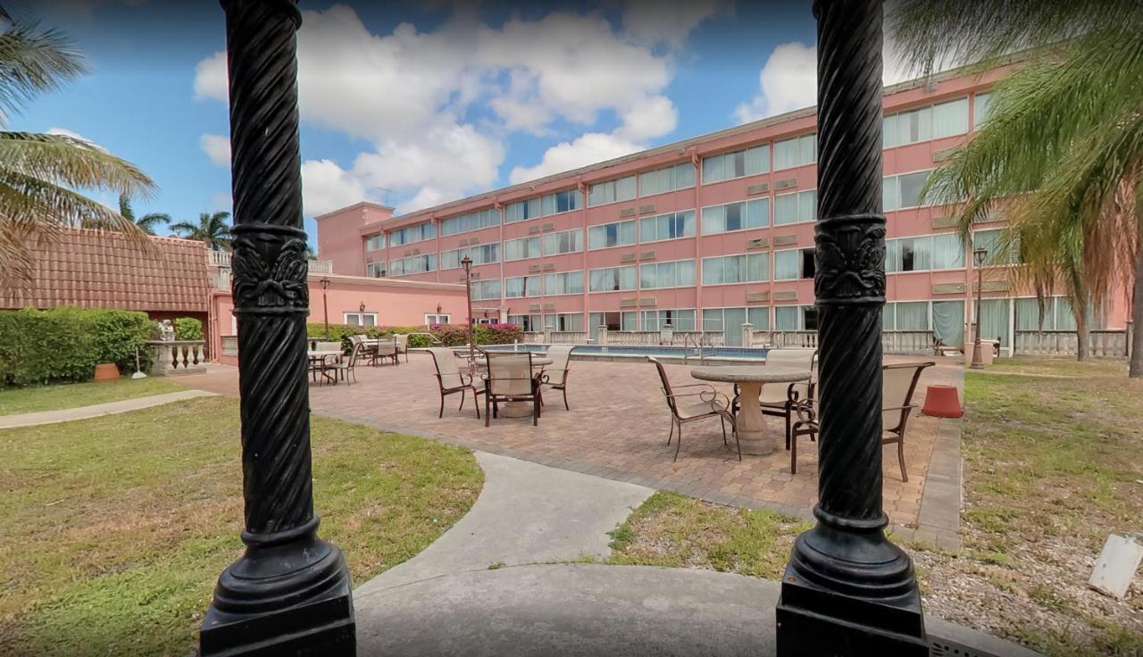 Miami Gardens Inn & Suites Golden Glades Экстерьер фото