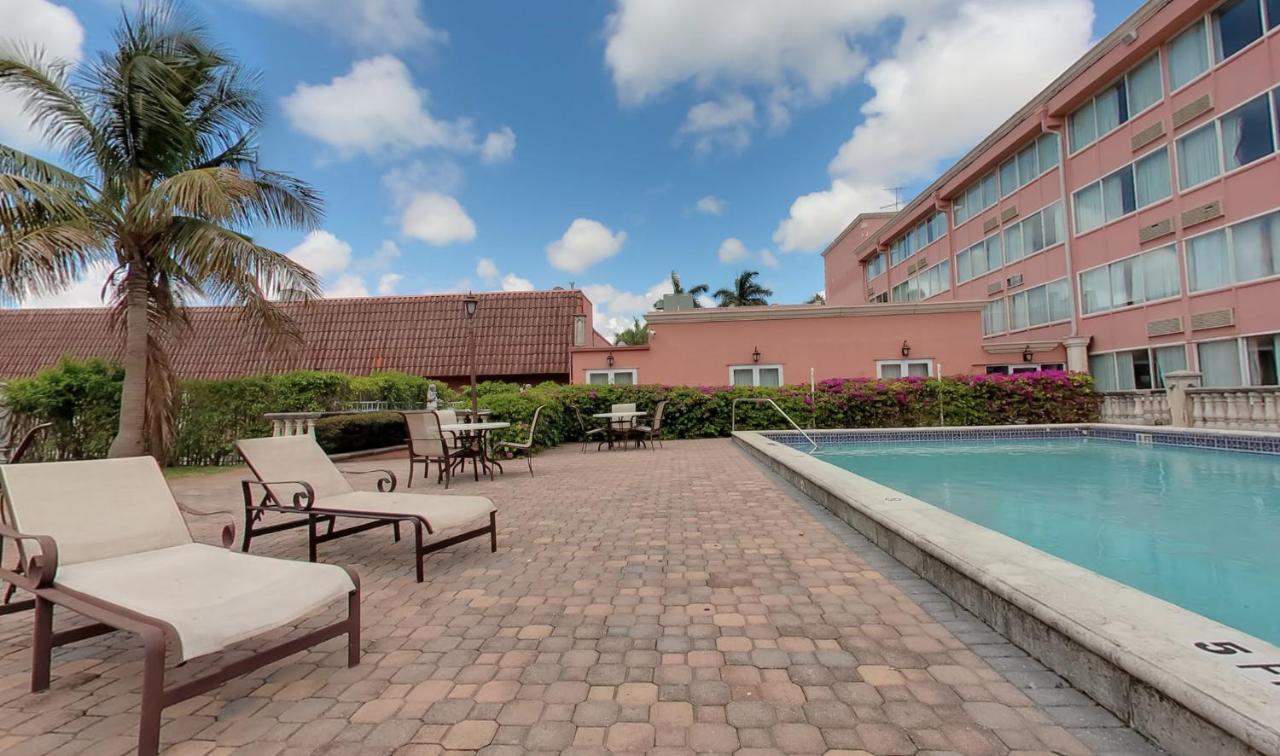 Miami Gardens Inn & Suites Golden Glades Экстерьер фото